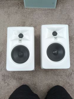 JBL MK II Series 305P Powered speakers