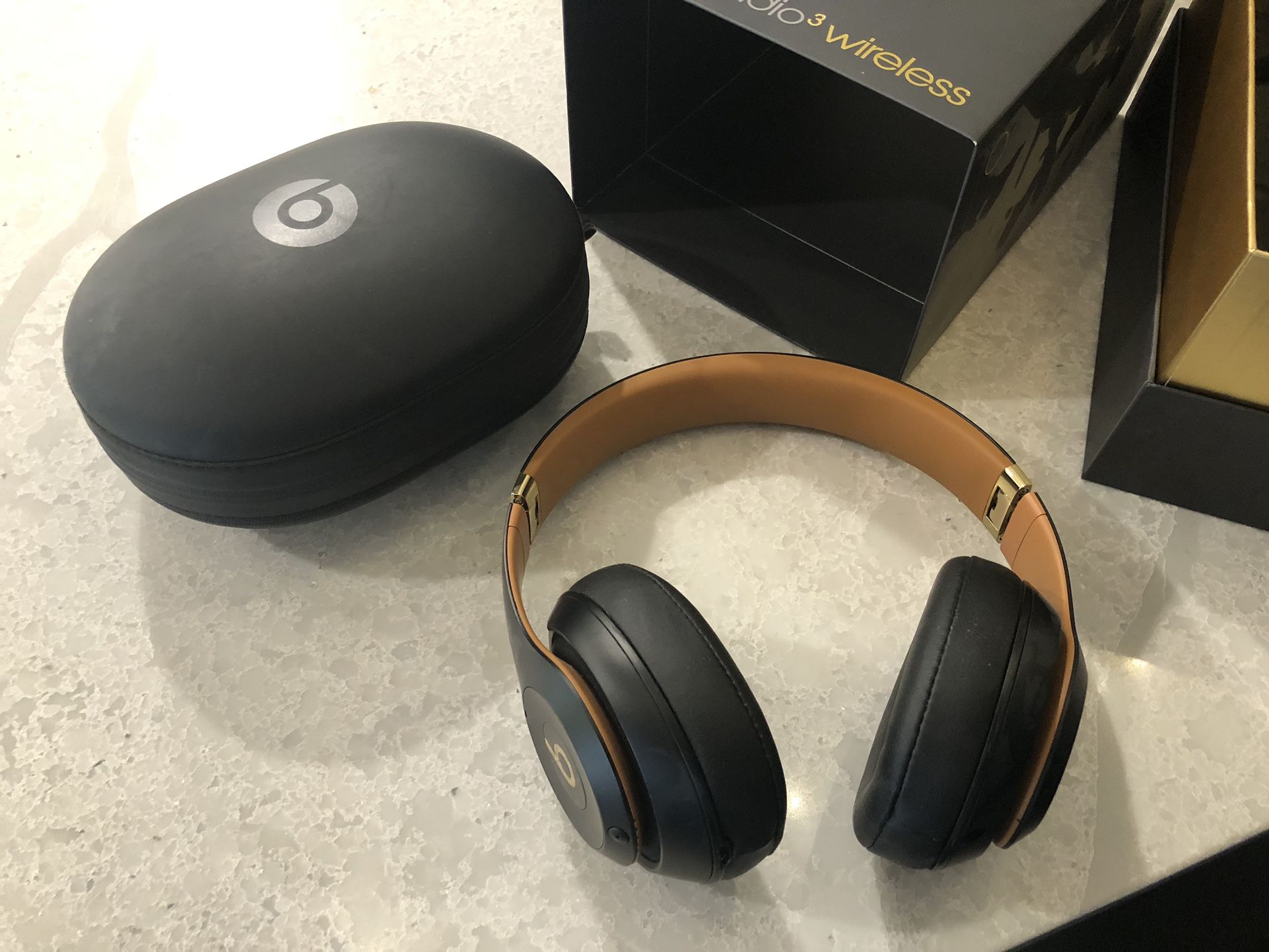 Beats Studio 3 Wireless Skyline Collection. Midnight Black/Gold