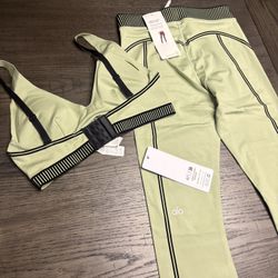 ALO Yoga Light Green Set with Black Accents