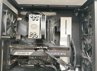 Gaming beast Intel i7 32GB Ram 5070ti GPU