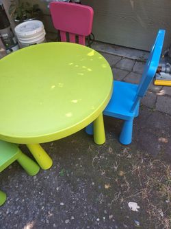 Kids table and4 chairs