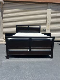 Que size bed set