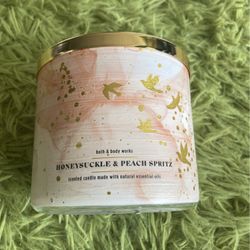 Honeysuckle & Peach Spritz Candle 