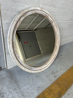Round Mirror 24”
