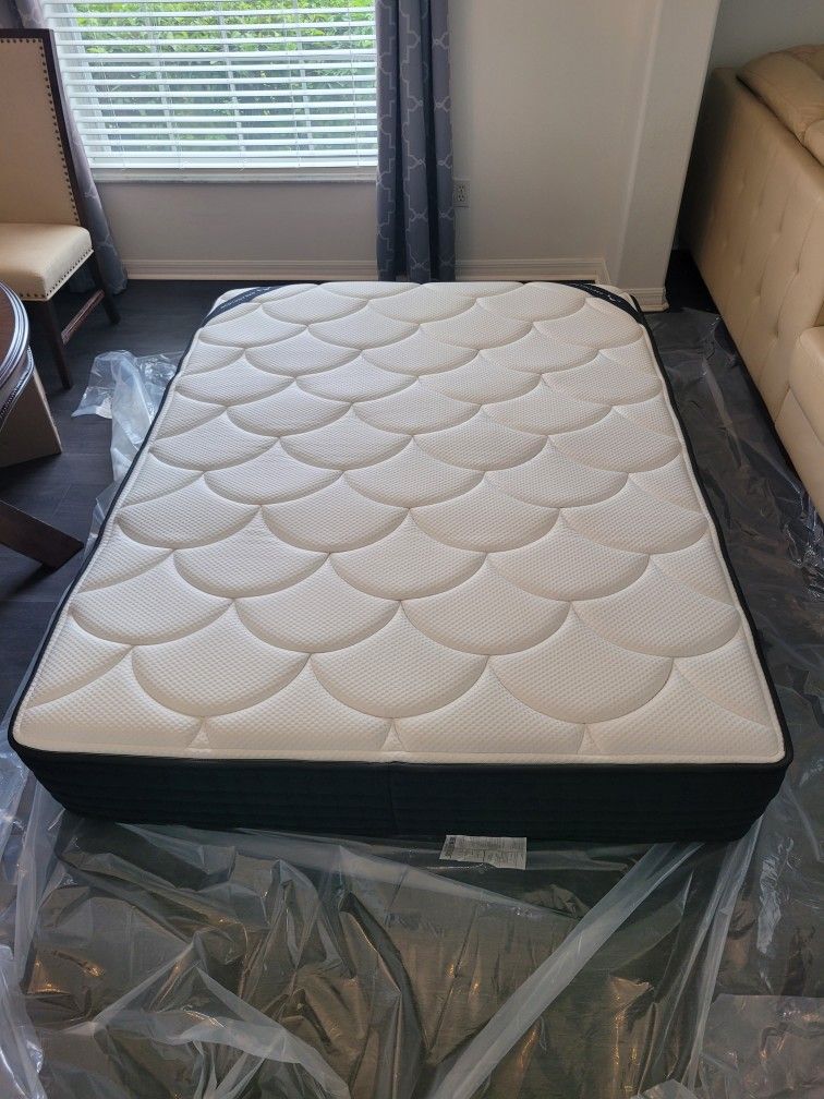 Dreamcloud, DreamCloud Luxe Hybrid Mattress, Queen, Like New