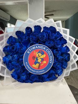 Graduation bouquet with customized school logo💙