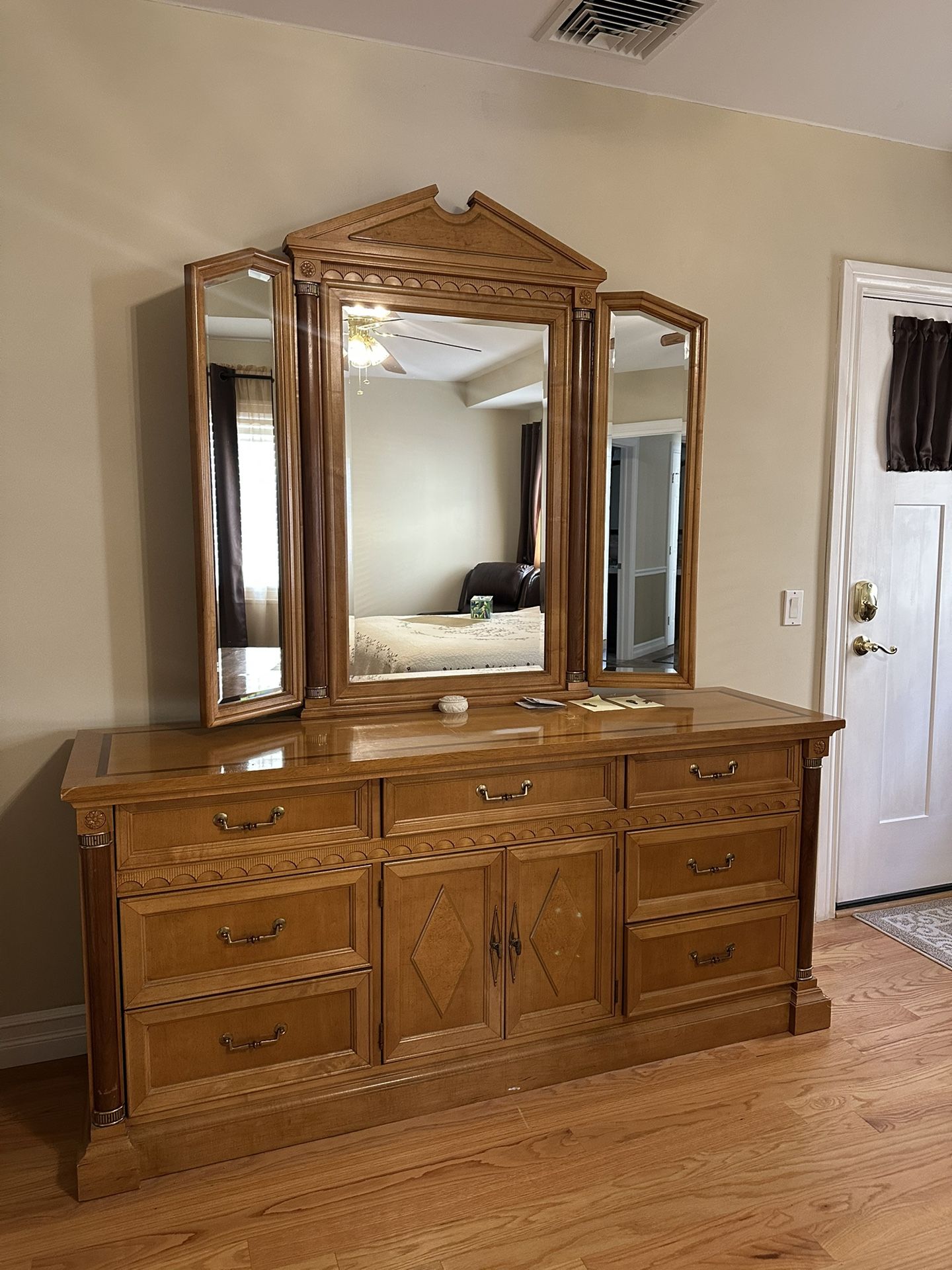 MUST BE GONE BY 6/11/25 Vintage Stanley Furniture “Capri” Neoclassical / Regency Bedroom Set