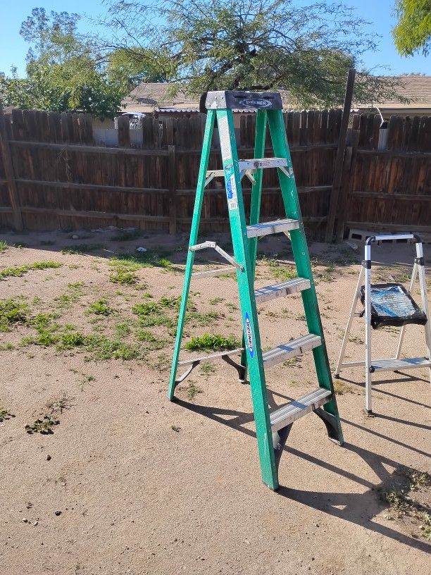 Fiberglass 6 Ft Ladder