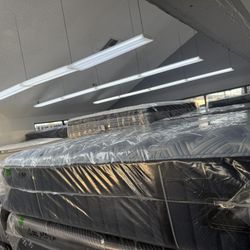 QUEEN SIZE STEARNS & FOSTER ESTATE MATTRESS & BOX SPRING BED SET