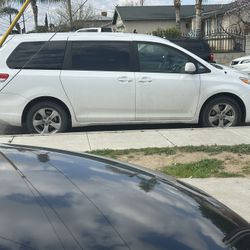 2012 Toyota Sienna 