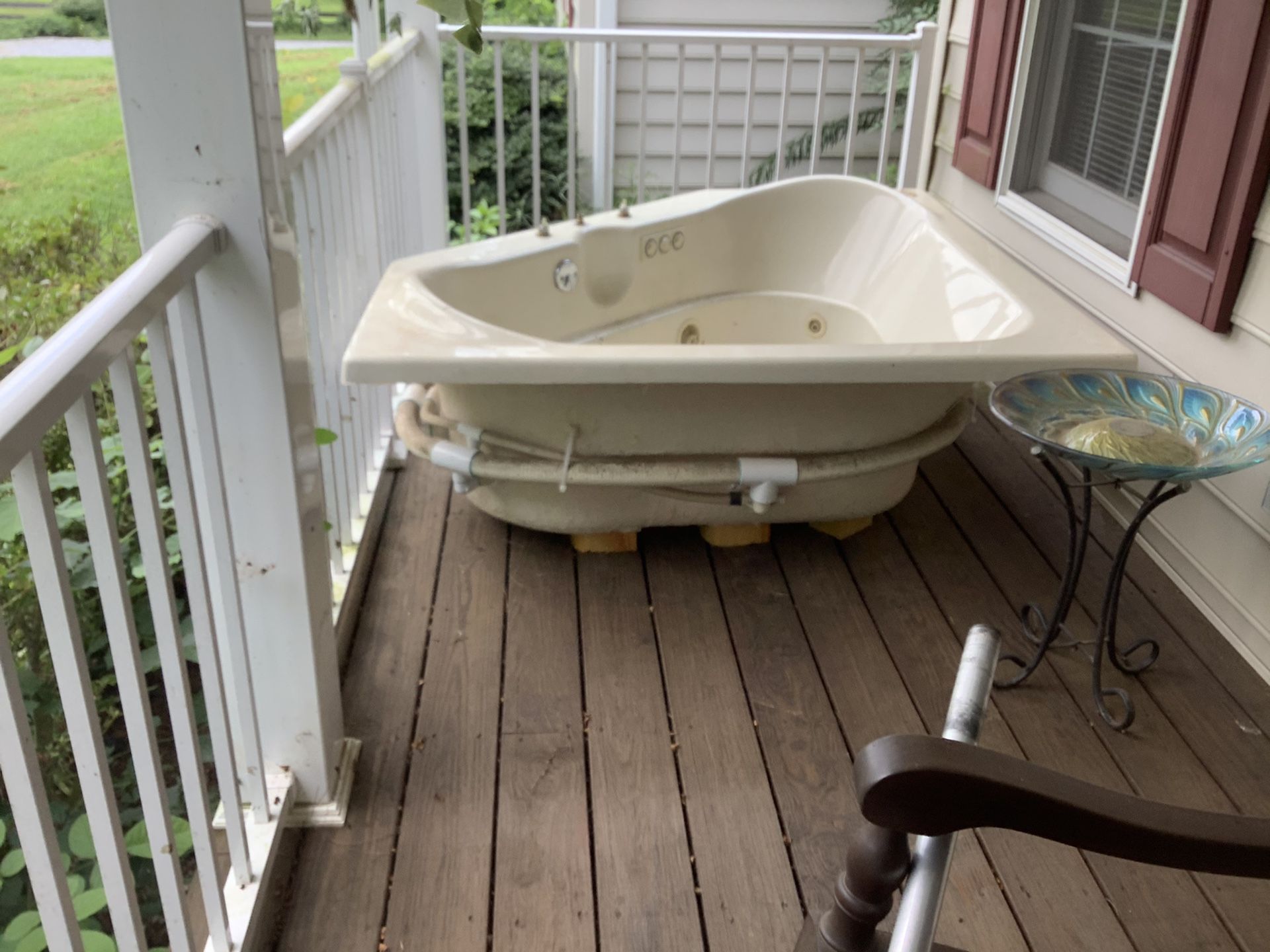 Corner Jacuzzi Whirlpool jetted tub