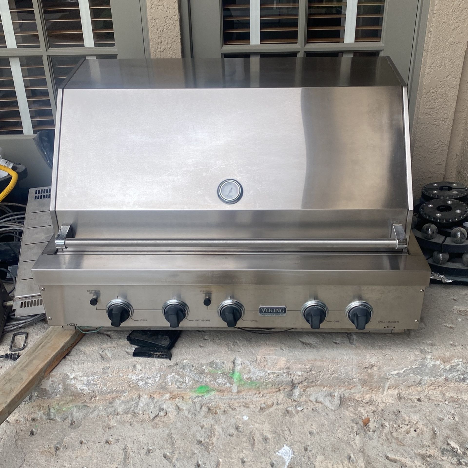 Viking Built In Bbq Grill, VGBQ-T Series, 42”