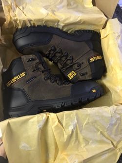 Caterpillar// work boots// real brown color//size 11.5)(12)