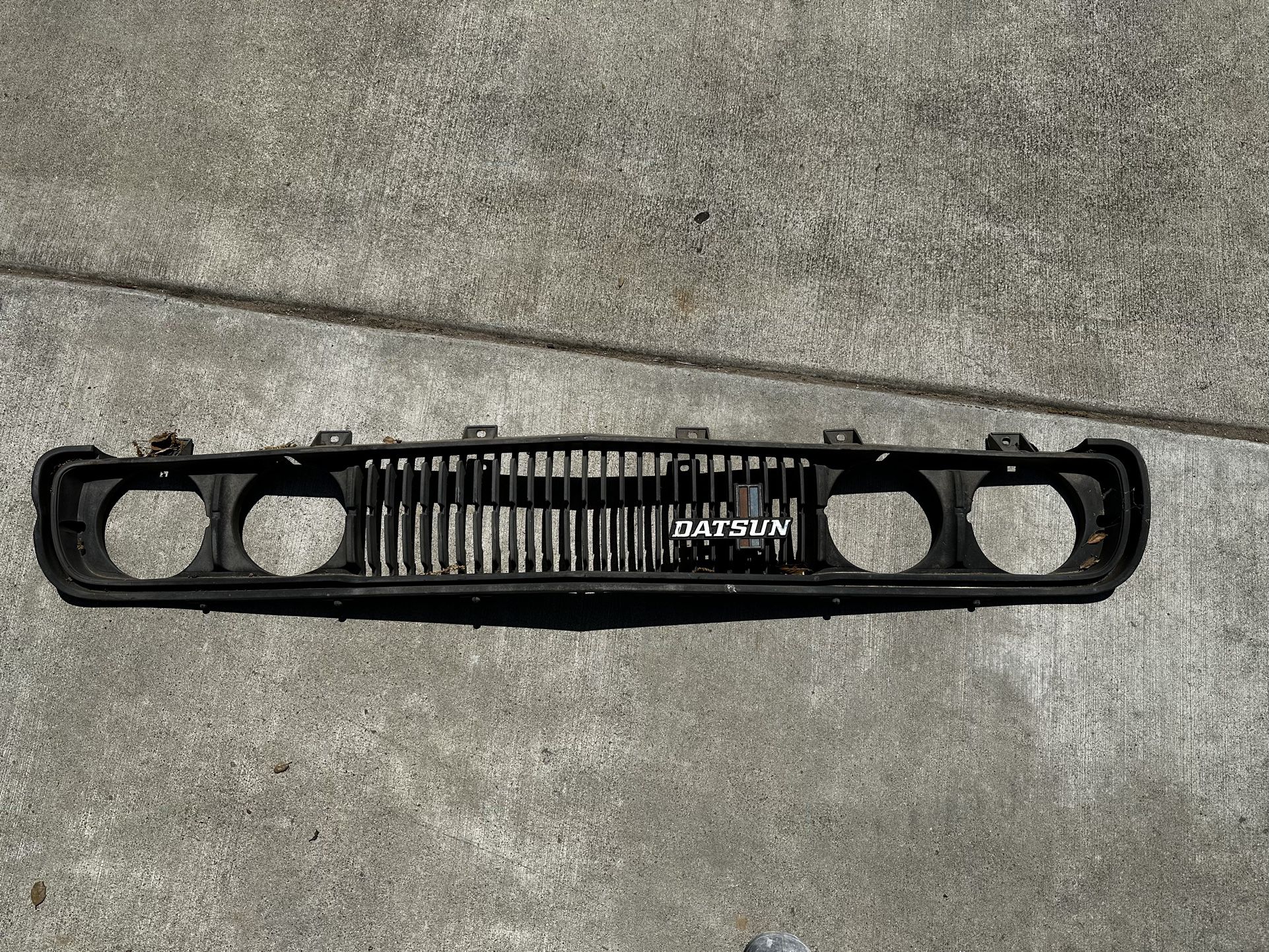1978 Datsun Pick Up 620 OEM front Grill 