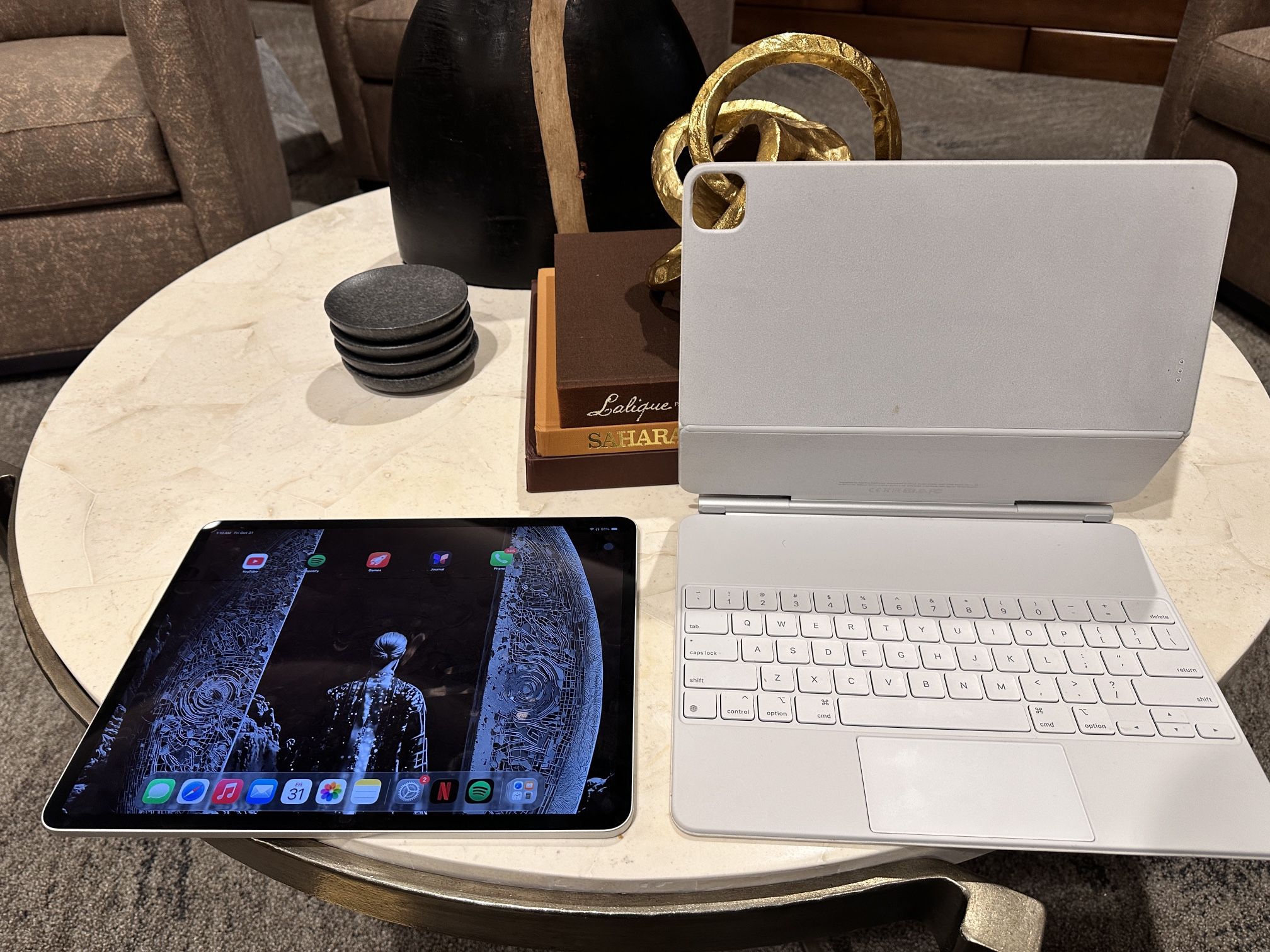 iPad Pro (12.9 Inch) 1TB WiFi, Magic Keyboard, Apple Pencil