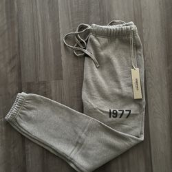 1977 essentials sweats 