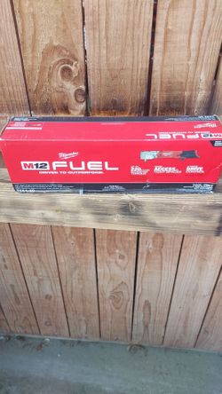 Milwaukee
M12 FUEL 12V Lithium-lon
Brushless Cordless 3/8 in.
Right Angle Impact Wrench
(Tool-Only)