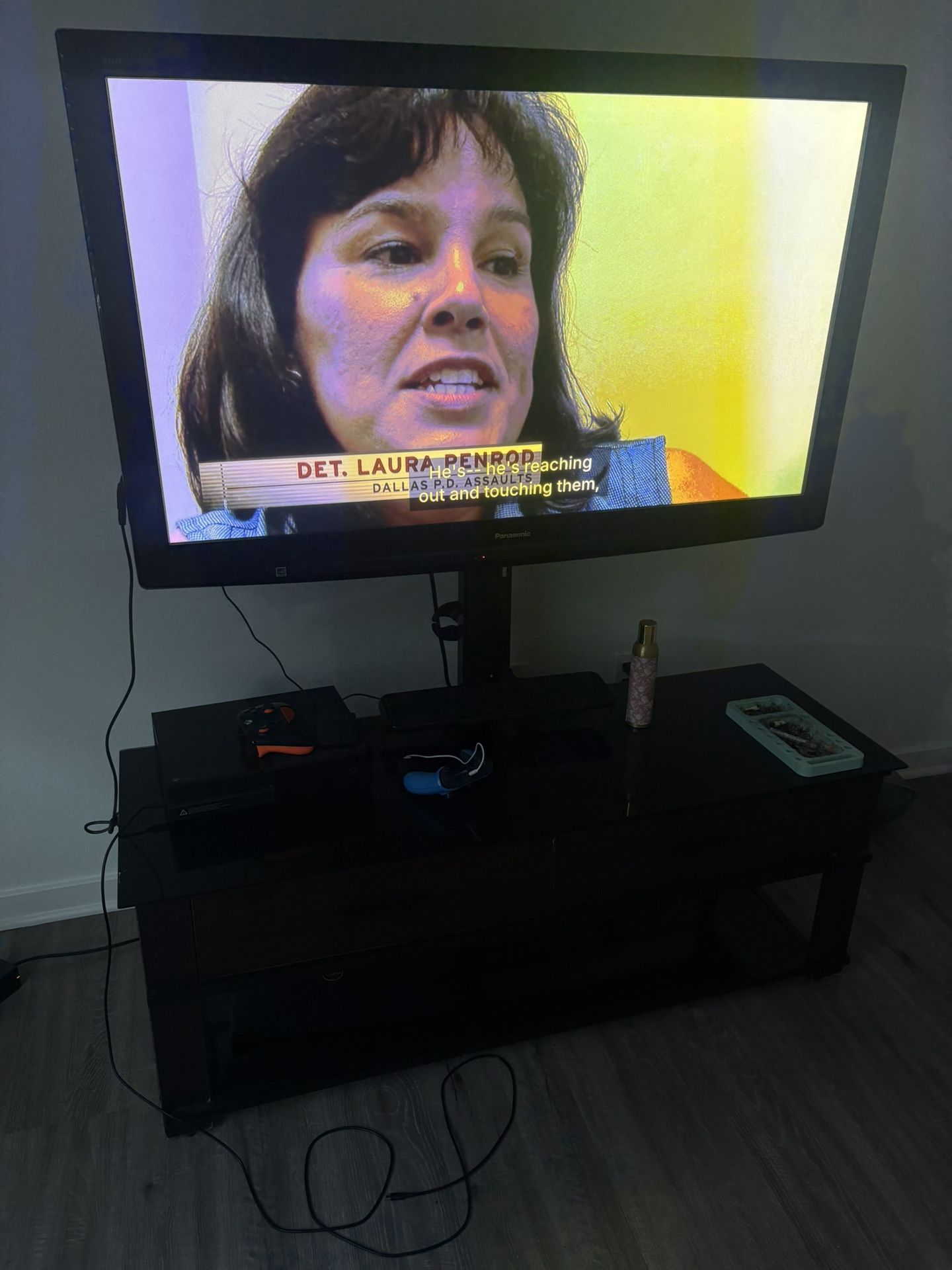 50 Inch Panasonic Plasma Tv With Glass Stand Mount