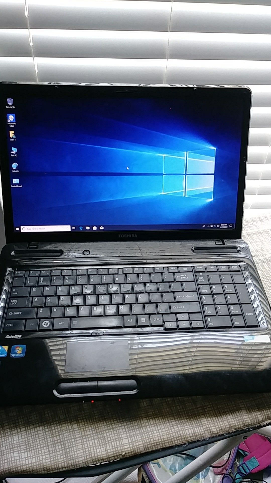 TOSHIBA SATELLITE L670. core i5, 500gb hdd, rgig ram, webcam, hdmi, 2.53GHz, win.10-mf.