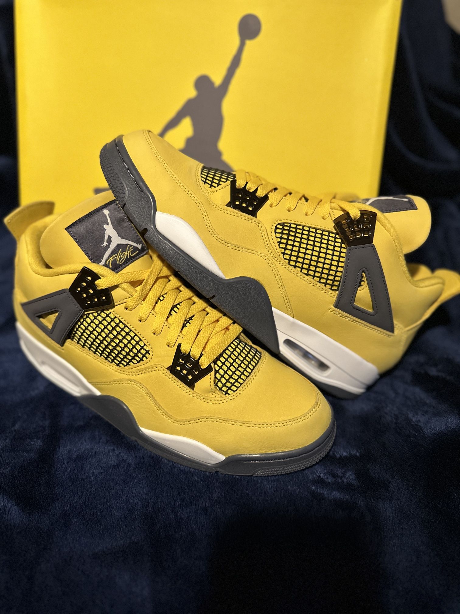 Jordan 4 “Lightning” Size 13