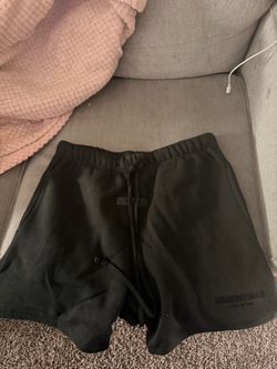 black essential shorts medium