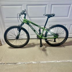 Trek Mt220 Kids Bike 21 Speed