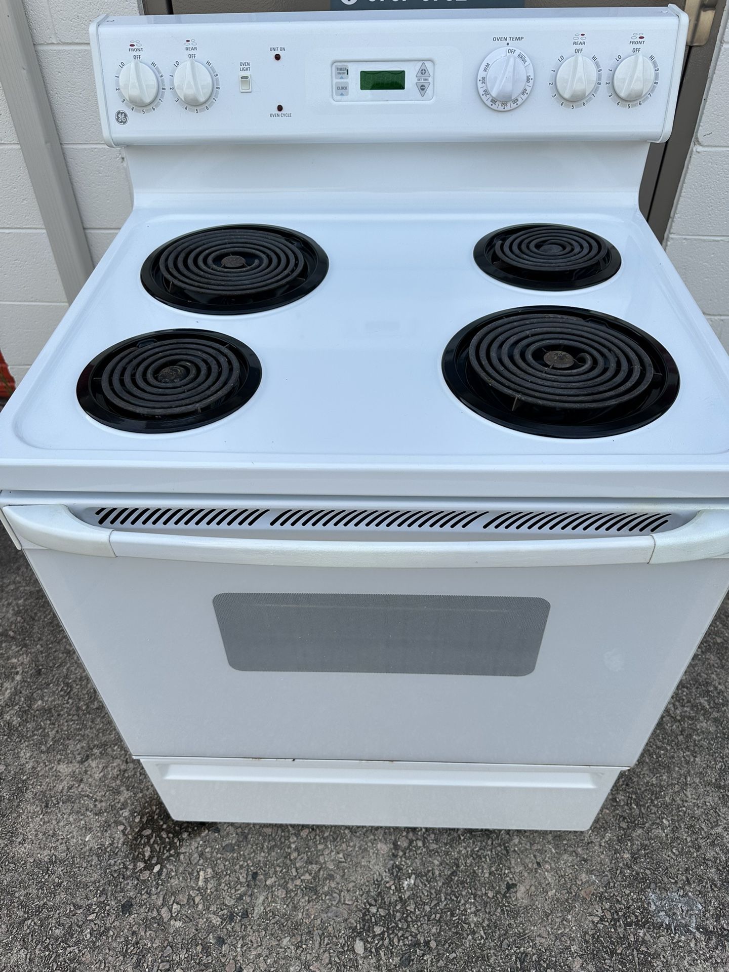 GE Stove White