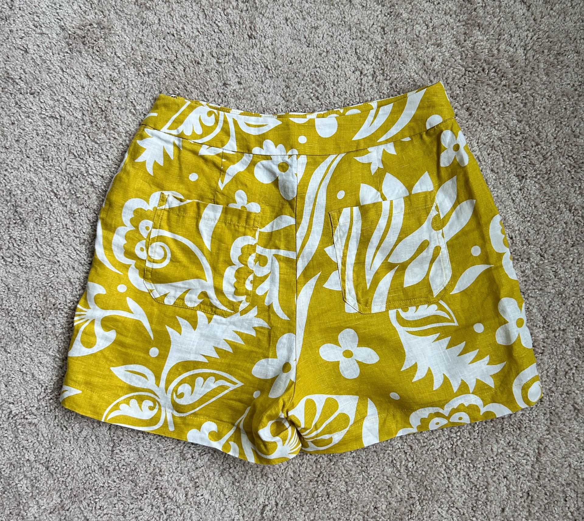 Biden linen shorts. US 4