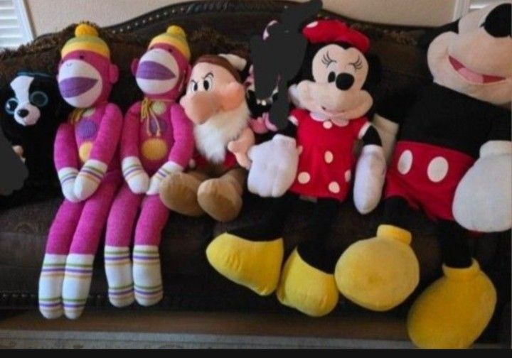 Mickey/Minnie, Grumpy And Monkeys Plushies. 