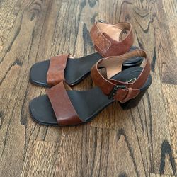 Brown Leather Sandals 👡 Size 9 - Clark’s 