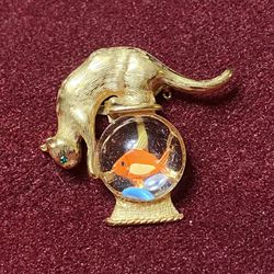 Gold Crown gold tone cat on fish bowl brooch