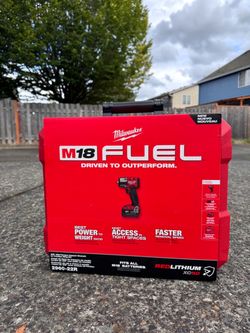 NEW Milwaukee M18 FUEL 3/8” Mid-Torque Impact Wrench Kit – 2 Batteries