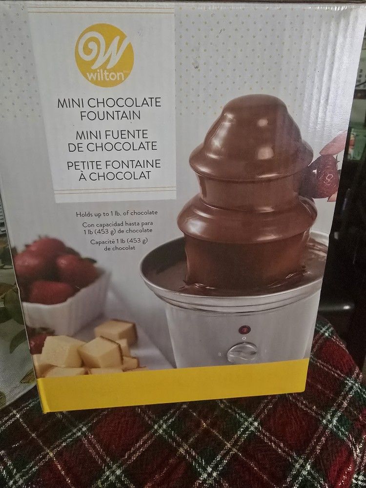 Wilton Mini Chocolate Fountain Fondue Pot