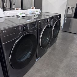 LG 7.4 cu ft Smart Electric Dryer - DLEX4000B - Black Steel - Half Price