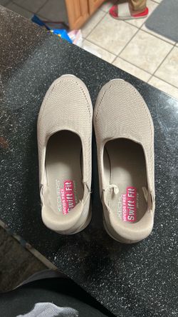 Size 10 Skechers Hands Free Swift Fit