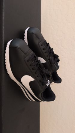 Men's NIKE CORTEZ - Size 9.5 NEW