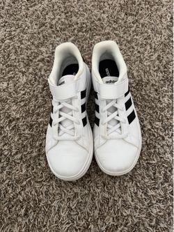 Kids sz 4 Adidas