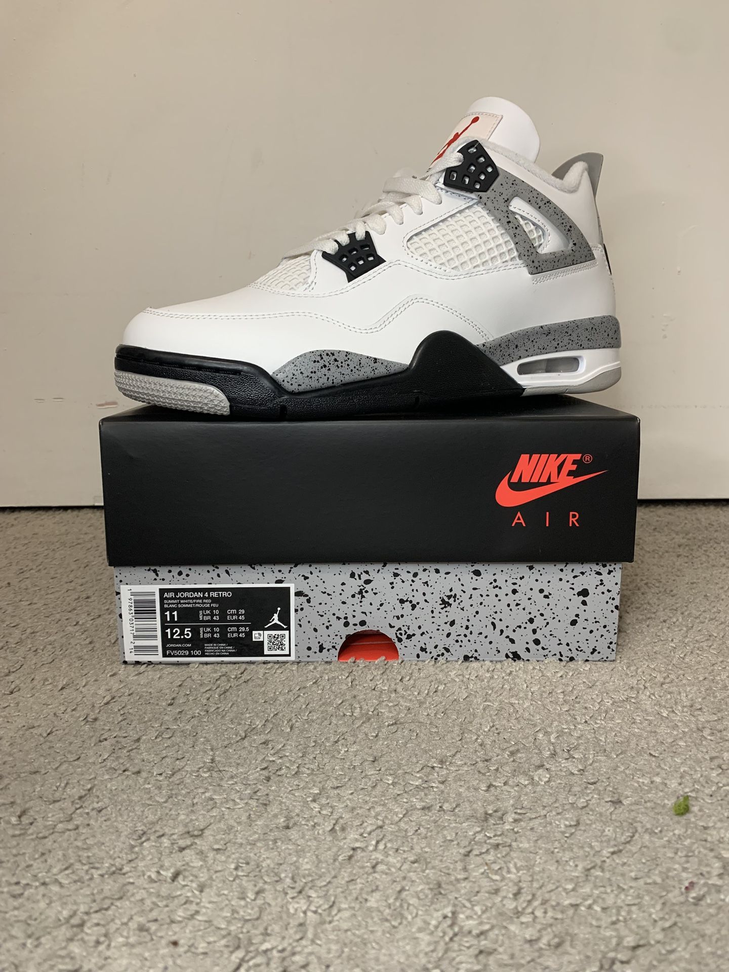 DS JORDAN 4 WHITE CEMENT SIZE 10, 10.5 & 11