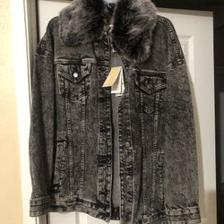 Woman’s Acid Wash Denim Jacket With Removable Faux Fur Collar(Medium )