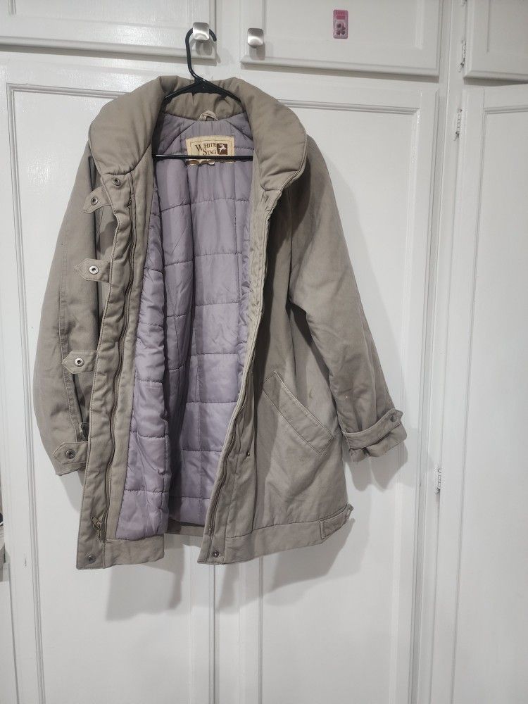 WHITE STAG VINTAGE COAT ,PICK UP PALMDALE ,CA