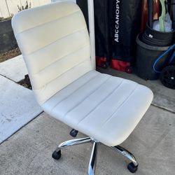 White Faux Leather Swivel Office Chair 