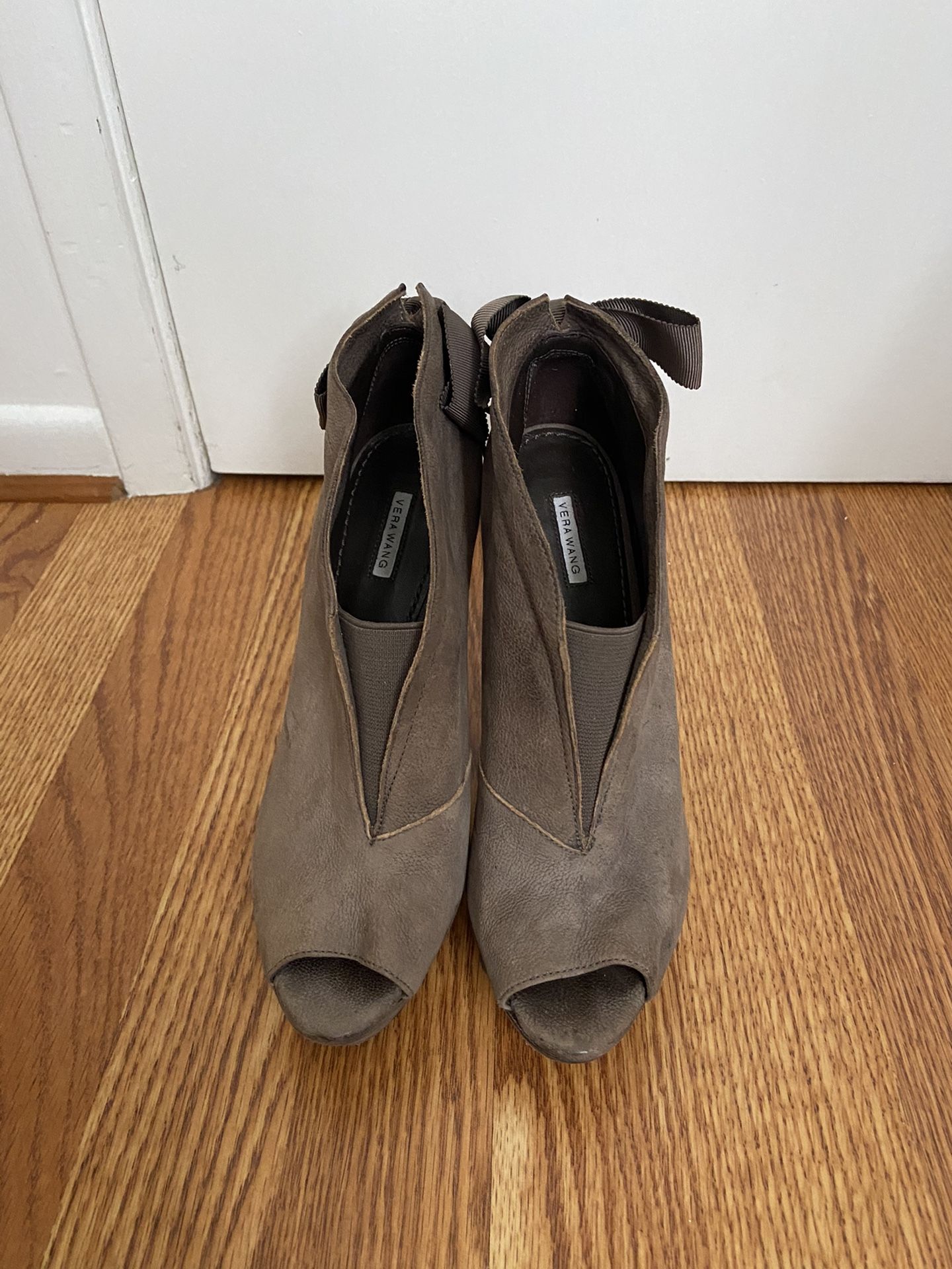 heels with small platform