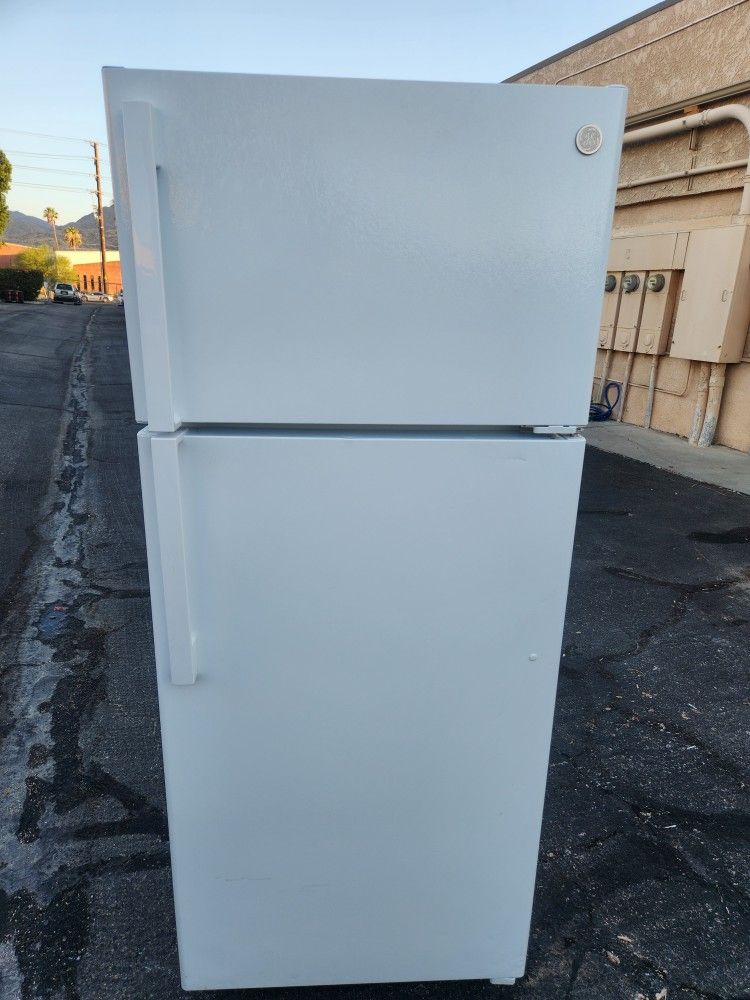 Refurbished GE 18cf 30" White refrigerator