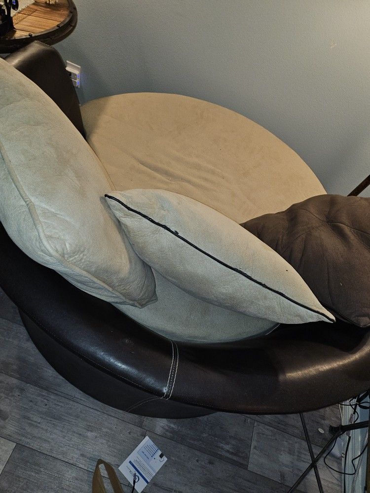 Sinzho & Wiyfun 59.8" W Upholstered Oversized Round Barrel Chair Extra Large Accent Armchair with Wheels & 3 Pillows for Living Room Or Master Bedroom