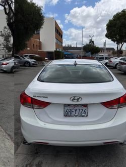 Hermoso Hyundai Elantra 2011 nítido el carrito está bueno y todo