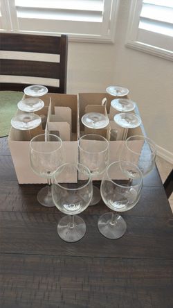 Set of 12 Clear Glass Wine Glasses