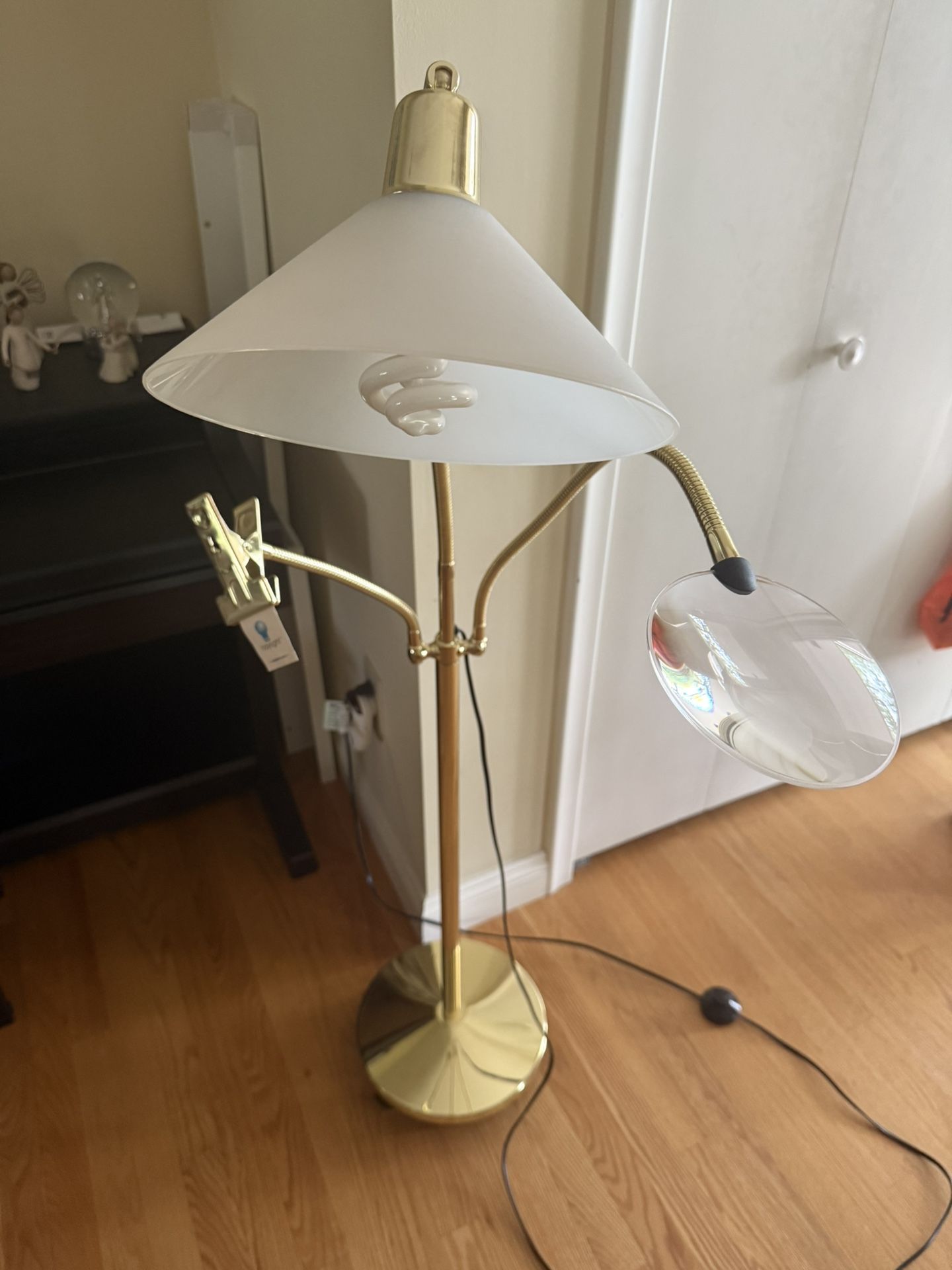 Daylight Sewing/Quilting Floor Lamp