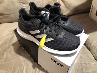 ADIDAS SIZE 8 BRAND NEW NEVER WORN BEFORE PLEASE READ CAREFULLY