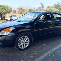 Nissan Altima 2.5S  6-speed  One Owner  Excellent !