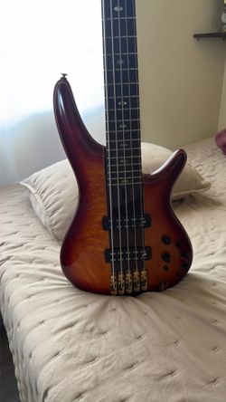Ibanez 5 string  Bass sr2405
